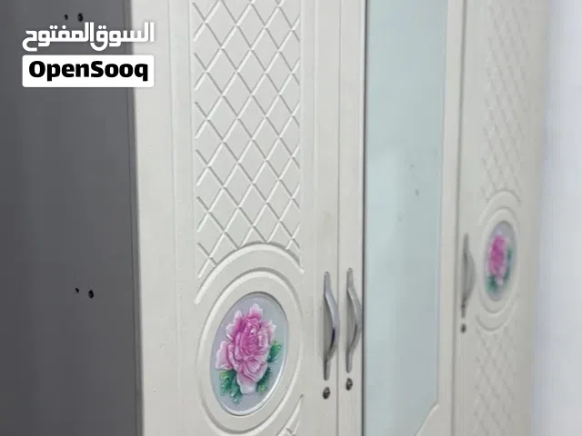 كنتور تركي نظيف جدا بحالة ممتازة تقسيم مرتب وداخله واسع استعماله قليل