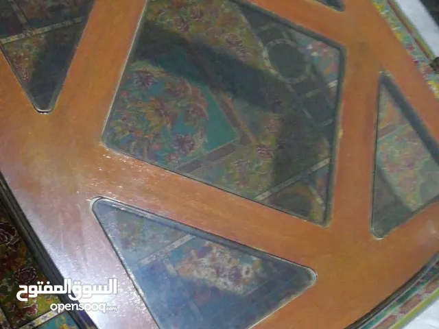 طاوله مع طربيزات 2 للبيع