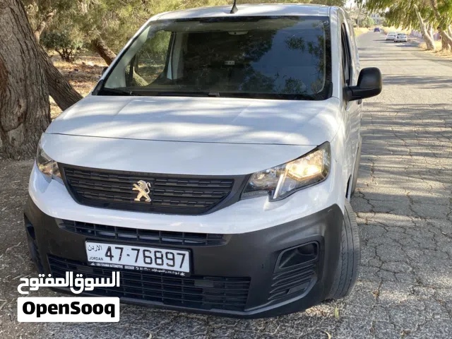 2022 Peugeot Partner Standard