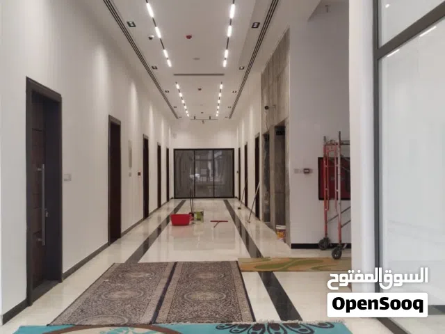 بنايه حديثه مجهزة بوسائل الراحه والامان درجة اولى في العباسيه