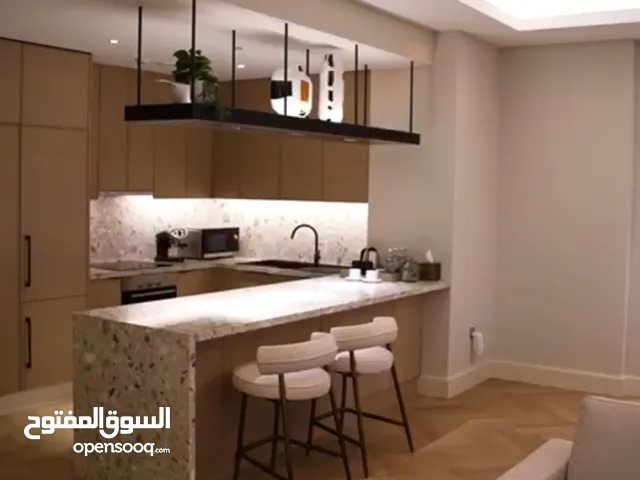 للبيع في دبي شقة غرفتين جديدة بالفرش