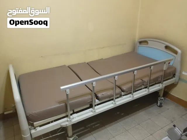 للبيع لظروف شخصية  سرير طبي يدوي متعدد المستويات – مناسب للرعاية المنزلية أو مراكز التمريض