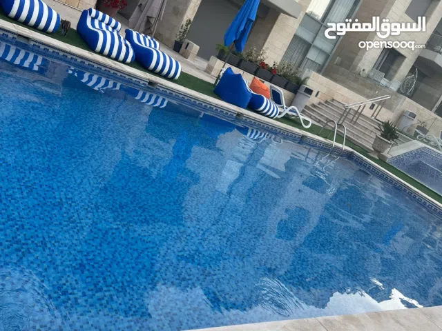 شقه فاخرة ارضيه مفروشه للايجار داخل مجمع شلالات عبدون السكني خلف السفاره الامريكيه بعبدون