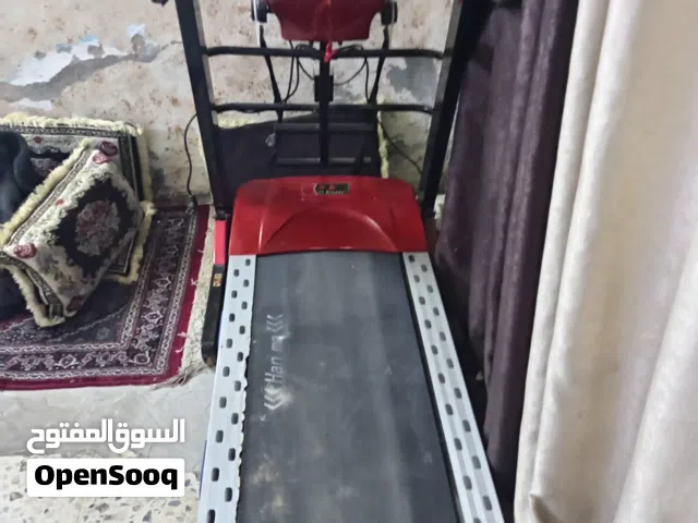 السلام عليكم للبيع جهاز جري كهربائي نضيف جدا استخدام قليل يحتوي على حزام رجاج للبطن ويربط بالموبايل