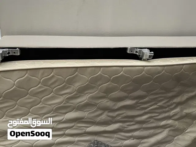 سرير فردي مع الدوشق مستعمل استعمال خفيف قابل التفواض