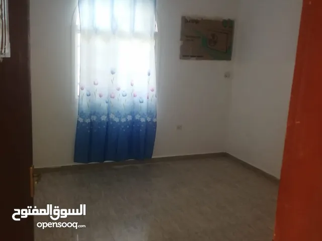 شقه أرضيه بالقرب من السوق إبراء
