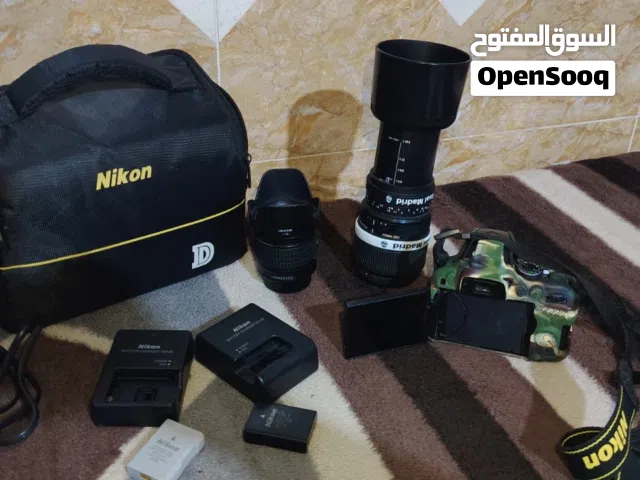 السلام عليكم  كامره نيكون 5300b البيع  منحقاته كامله 1-جنطه 2-حزان كتف 3-زوم رياضي 70 -300 عدسه18-55