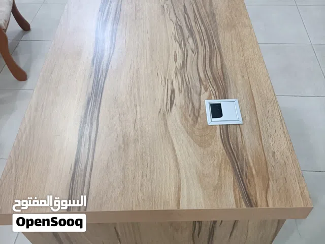 مكتبة بحالة ممتازة