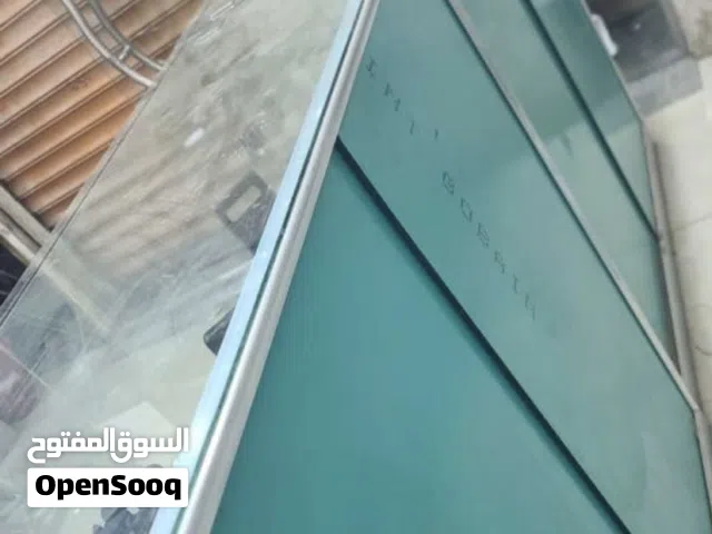 ماسات زجاج مستخدم نظيف