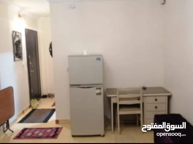 بعمارات ضباط زهراء مدينة نصر. 77 متر غرفتين نوم وصاله قطعتين.