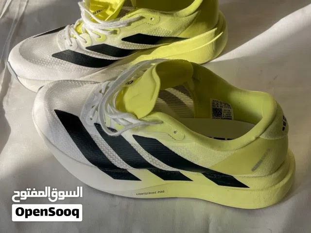 حذاء أديداس للبيع