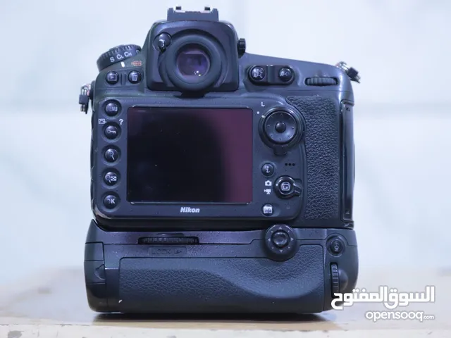 كاميرا نيكون D810 من الكاميرات المعروفه والمشهوره لدى الكثير من المصورين والهواة