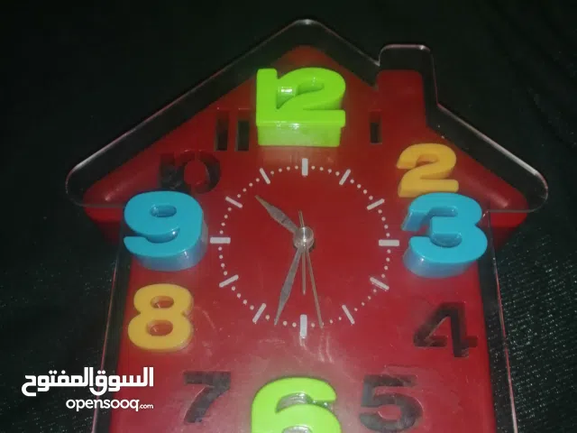 السلام عليكم عندي ساعه على شكل بيت وفيه منبه