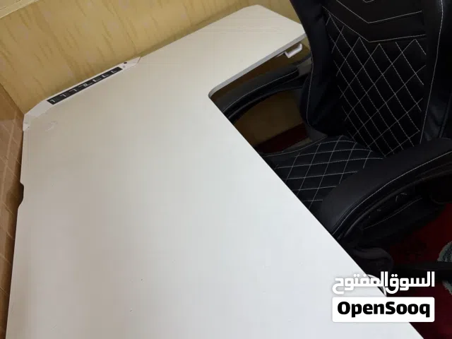 للبيع طاولة جيمنج وكرسي جيمنج
