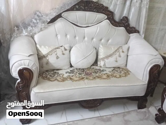 كنب للبيع مع طاولات استخدام شهرين