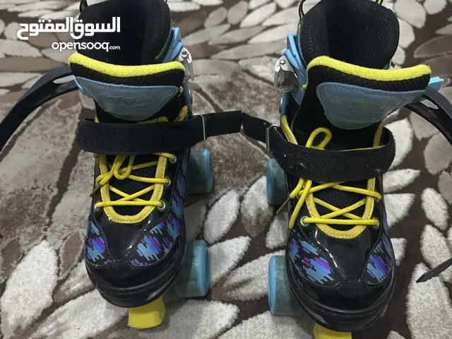 باتيناج اربع عجلات مثل السياره مناسب للأطفال من سن ست سنوات ..............................