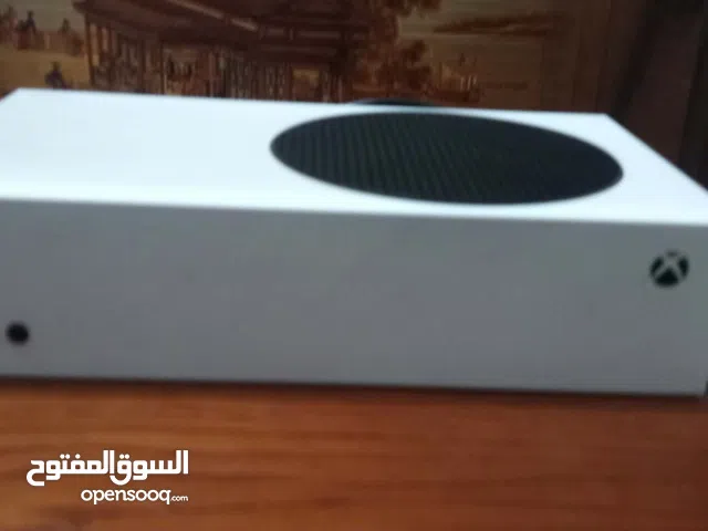 اكس بوكس سيريس اس  عليه العاب  و بتقدر اتنزل تاني أو تشتري  مع يد استخدام شهرين يبعت خاص و براضيك