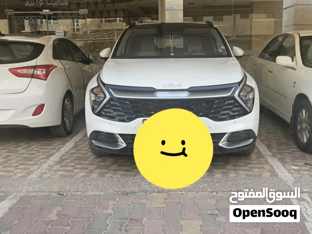 كيا سبورتاج 2023 مستعملة بحالة صناعه سلوفكيا متازة، لون أبيض، أنوار LED، تقنيات حديثة شرط الفحص كامل