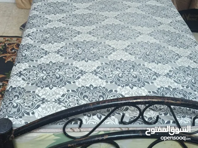 تخت مفرد حديد شبه مستعمل