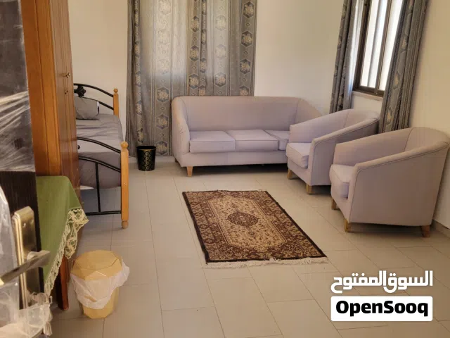 روف مفروش 35 م للايجار من المالك مباشر عند إشارة ام اذيه شارع مكه.280 شامل ماء و كهرباء و خدمات