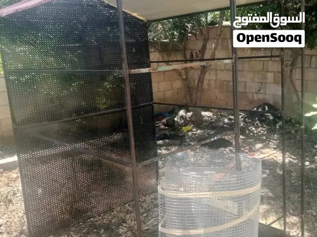 قفص للبيع.