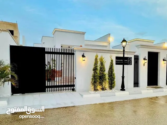 225m2 3 Bedrooms Townhouse for Sale in Tripoli Ain Zara