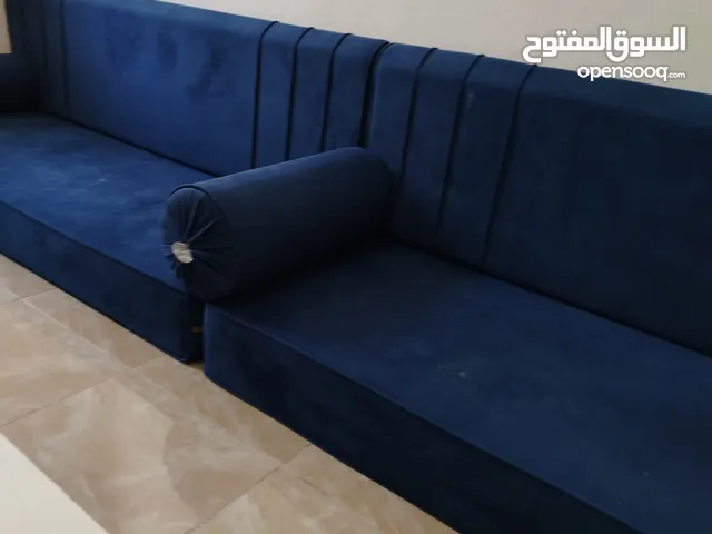 مجلس عربي مع السجادة،6 فرشات و6مساند و6مراكي، مستعمل شبه جديد استعمال عرسان