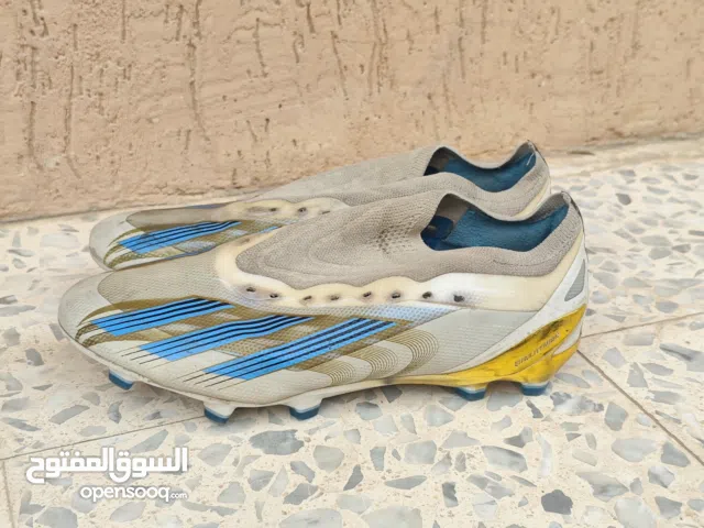 حذاء كرة قدم استعمال نضيف