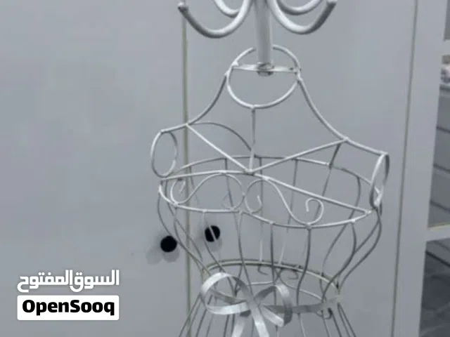 مليكان يستخدم ديكور ولعرض وتصوير الملابس وينفع للخياطات همين يعرضون بي ملابس وطولة متر ونص
