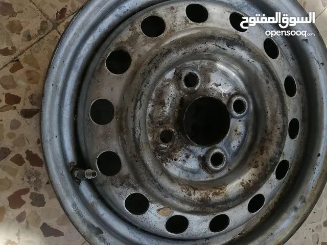 جنط حديد براغي قريب مع مفتاج جنط وجك 10 دنانير