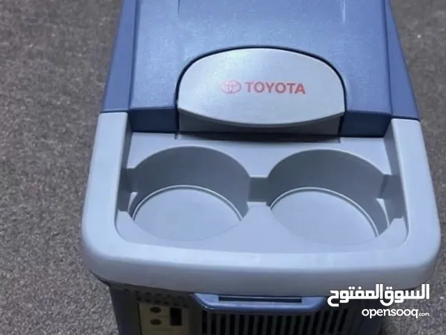 للبيع ثلاجة تيوتا اصلية