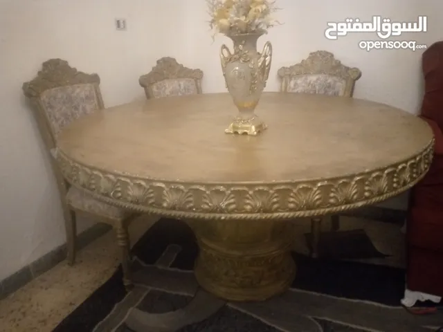 طاولة سفرة مع خمس كراسي