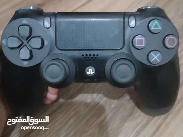 يد بلايستيشن 4 مستعمل استعمال خفيف لمده شهرين فقط وبسعر حرررق                   . .                .