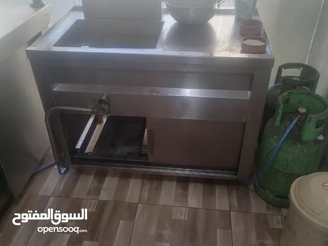 عدة مطعم فلافل كامل للبيع .
