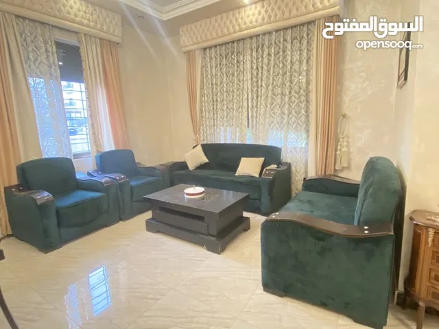 طقم كنب بحالة ممتازة
