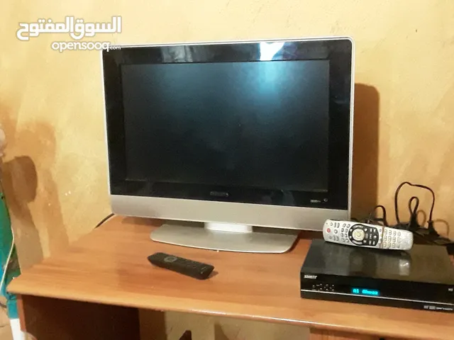 شاشة تلفزيون فيلبس LCD شغالة فيها عطل في مداخل التوصيل