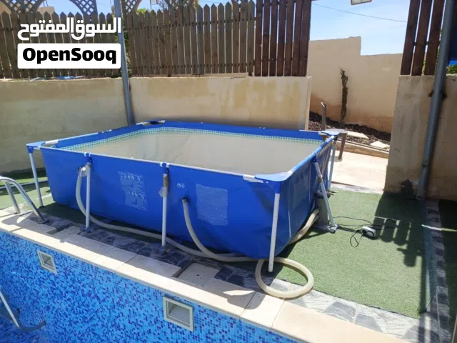 مسبح مع فلتر