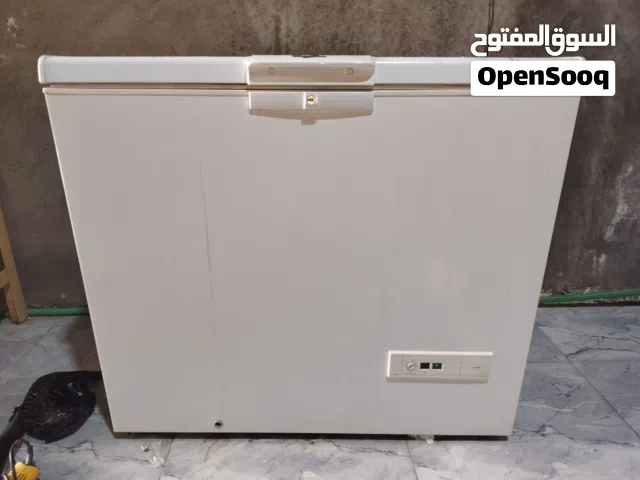 مجمدة للبيع  وبيها مجال للشراي