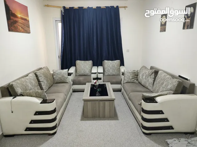 طقم كنبايات مع ميز تركي