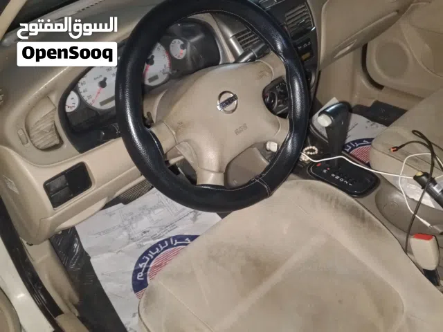 2005 نيسان صني Standard