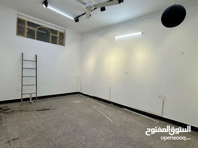 300 m2 More than 6 bedrooms Townhouse for Rent in Basra Hakemeia
