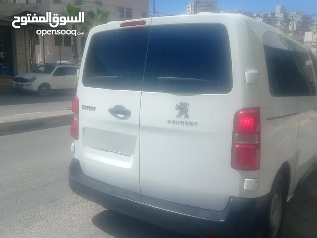 السياره يوجد بها قص مايقارب 10سم من راس الشخصي للشمال ولايوجد اي خلل اخر