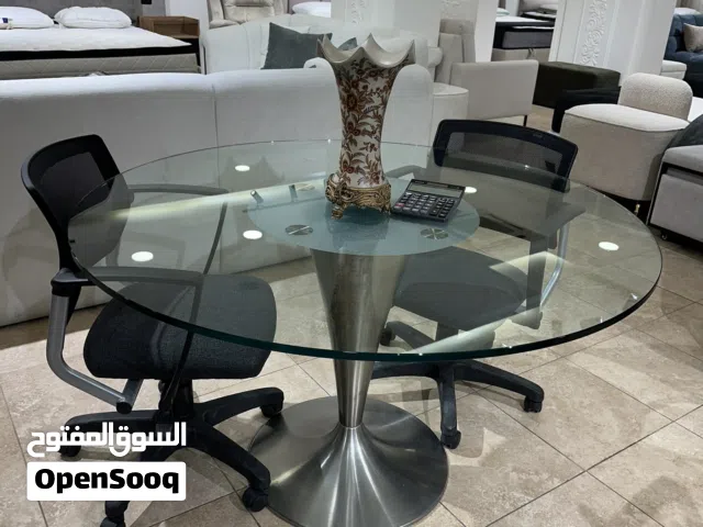 طاولة سيكوريت وستانلس نضيفة جدا
