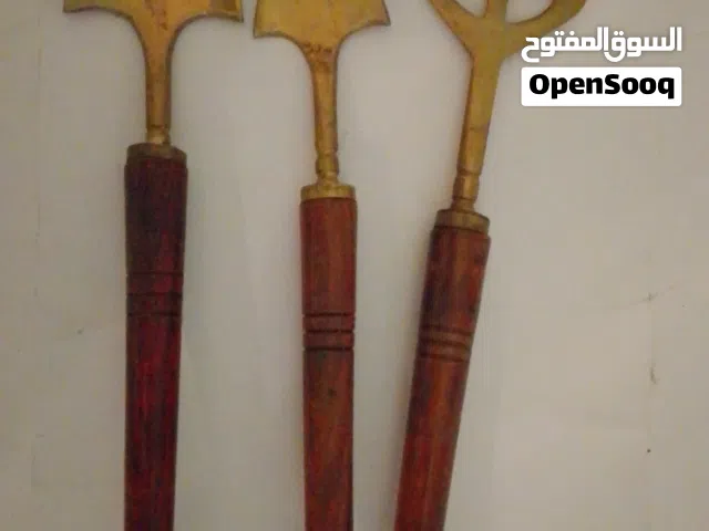 تحفه كلاسيكيه ليهواه الزوق الرفيع طقم تقديم جبن اوروبي قديم ثلاث قطع خشب ونحاس اصفر