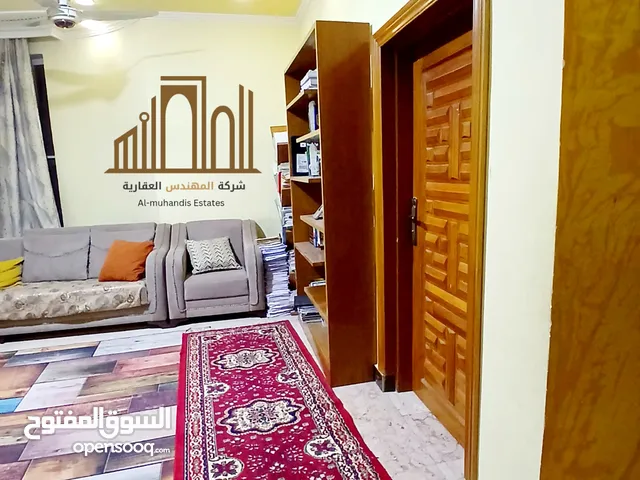 دار سكنية مؤثثة للبيع في حي الجامعة