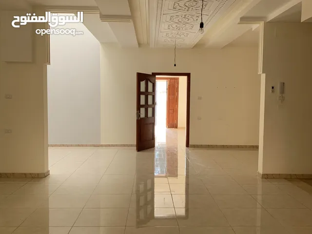 500 m2 5 Bedrooms Townhouse for Rent in Tripoli Al-Serraj