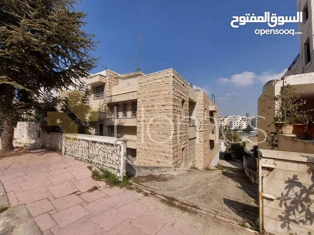 عمارة سكنية تتكون من طابقين للبيع في عبدون بمساحة ارض 727م