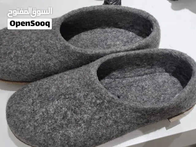 للبيع حذاء شتوي