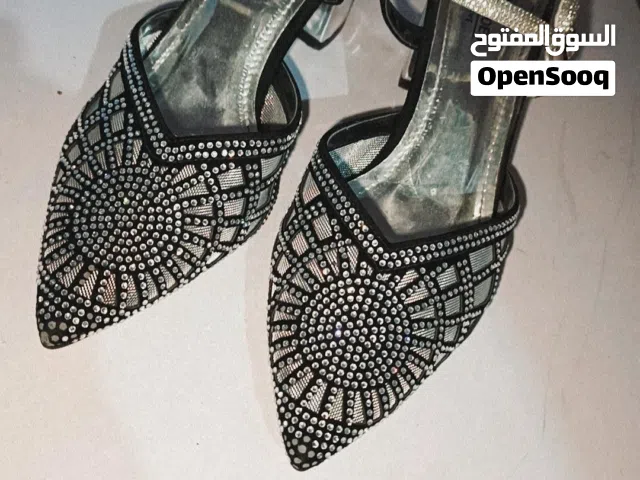 كعب عالي لطيف