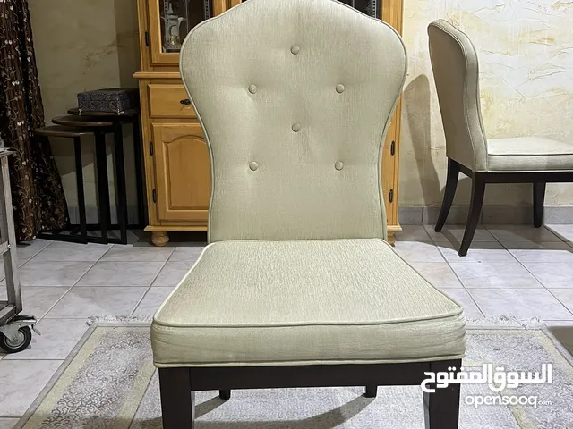 كرسي خشب مع ظهر ومقعد قماش - استعمال خفيف - متوفر 7 كراسي
